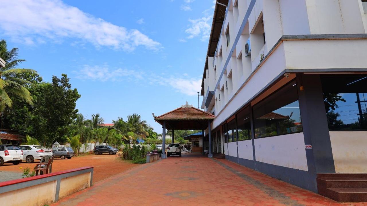Kukuresidency Hotel Wadakkanchery Buitenkant foto