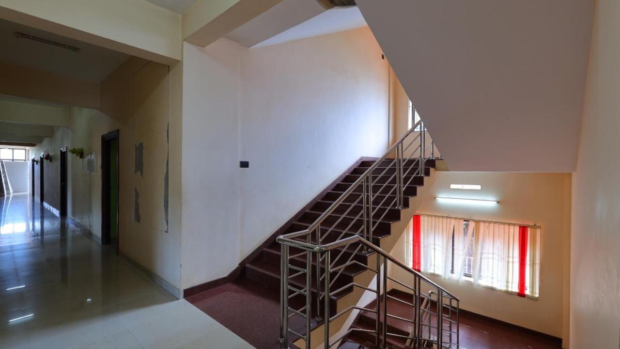 Kukuresidency Hotel Wadakkanchery Buitenkant foto
